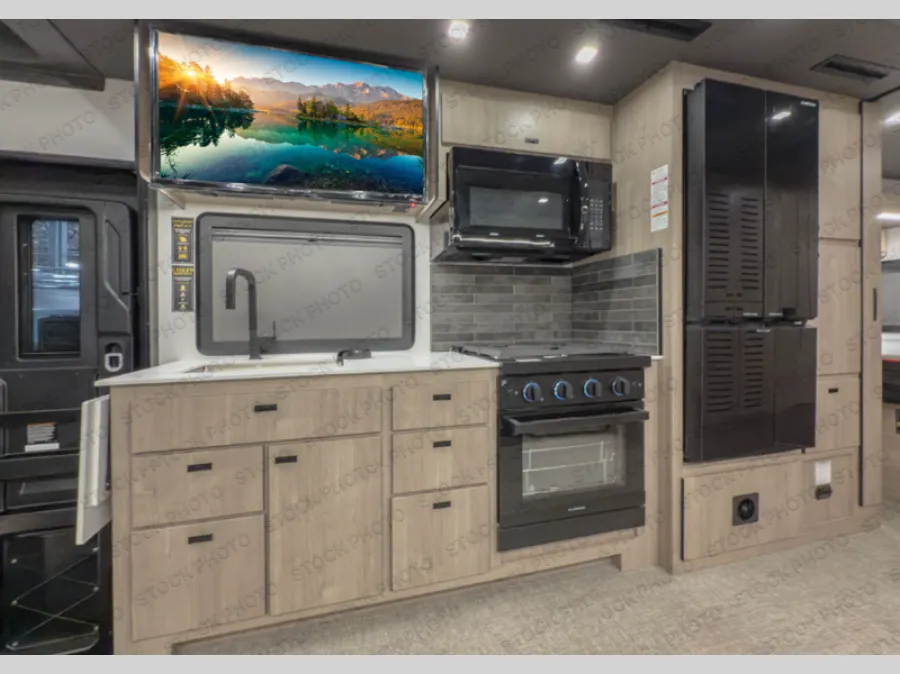 2026 Grand Design Lineage Series F 31ZW - Photo 4