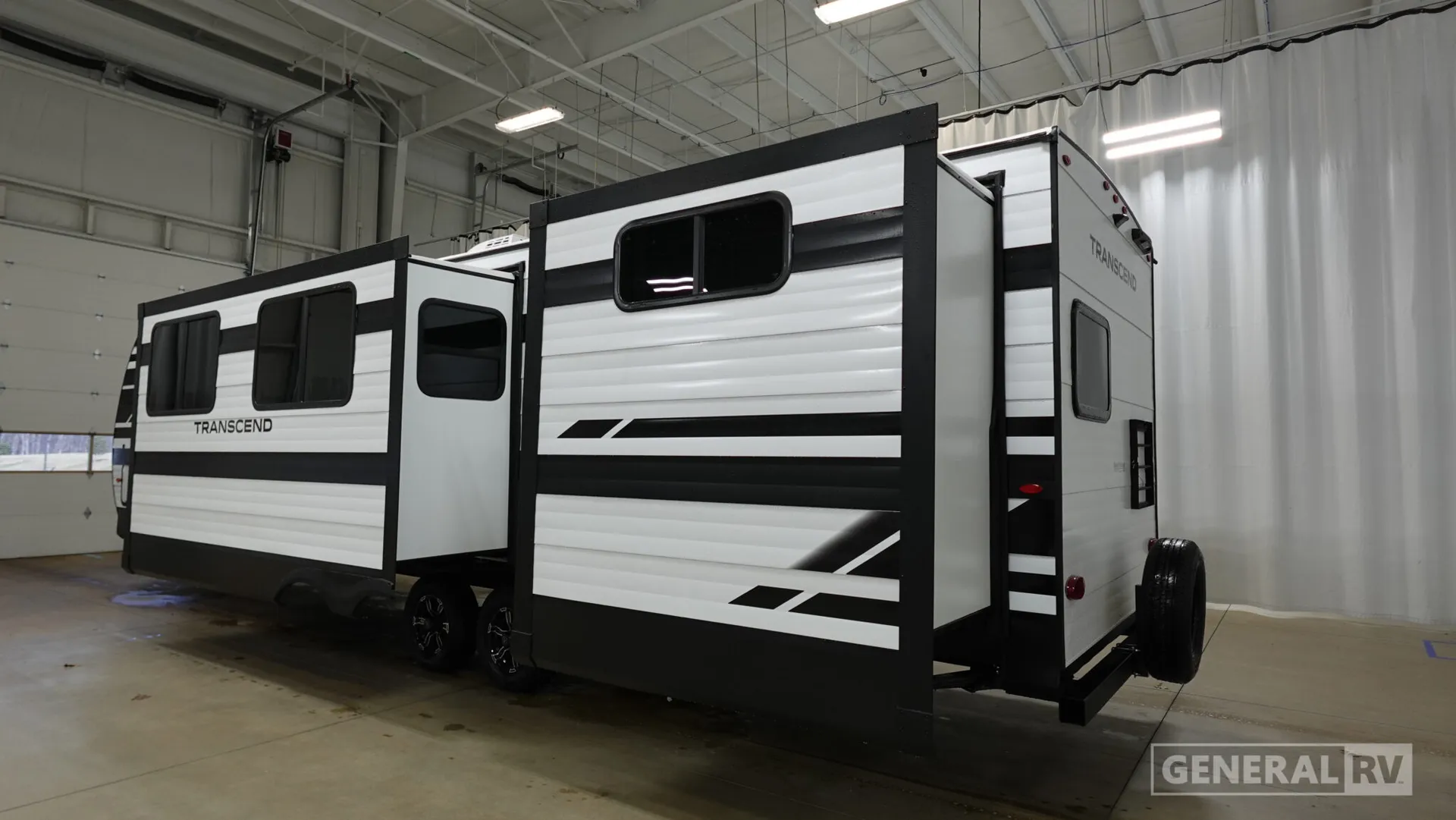 2026 Grand Design Transcend 325BHT - Photo 4