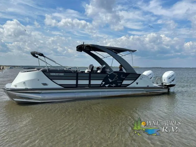 2022 Trifecta Sport Series Used    C9 3.0+ with TWIN 400R Mercury - Main photo