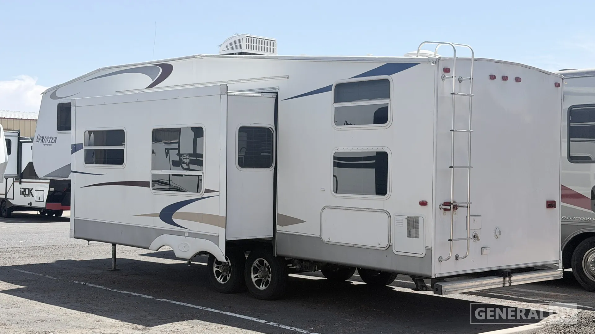 2005 Keystone Sprinter 297FWBHS - Photo 2