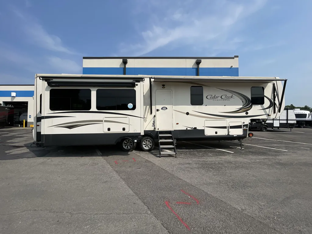 2021 Forest River Cedar Creek Champagne Edition 38EL, Photos photo 3