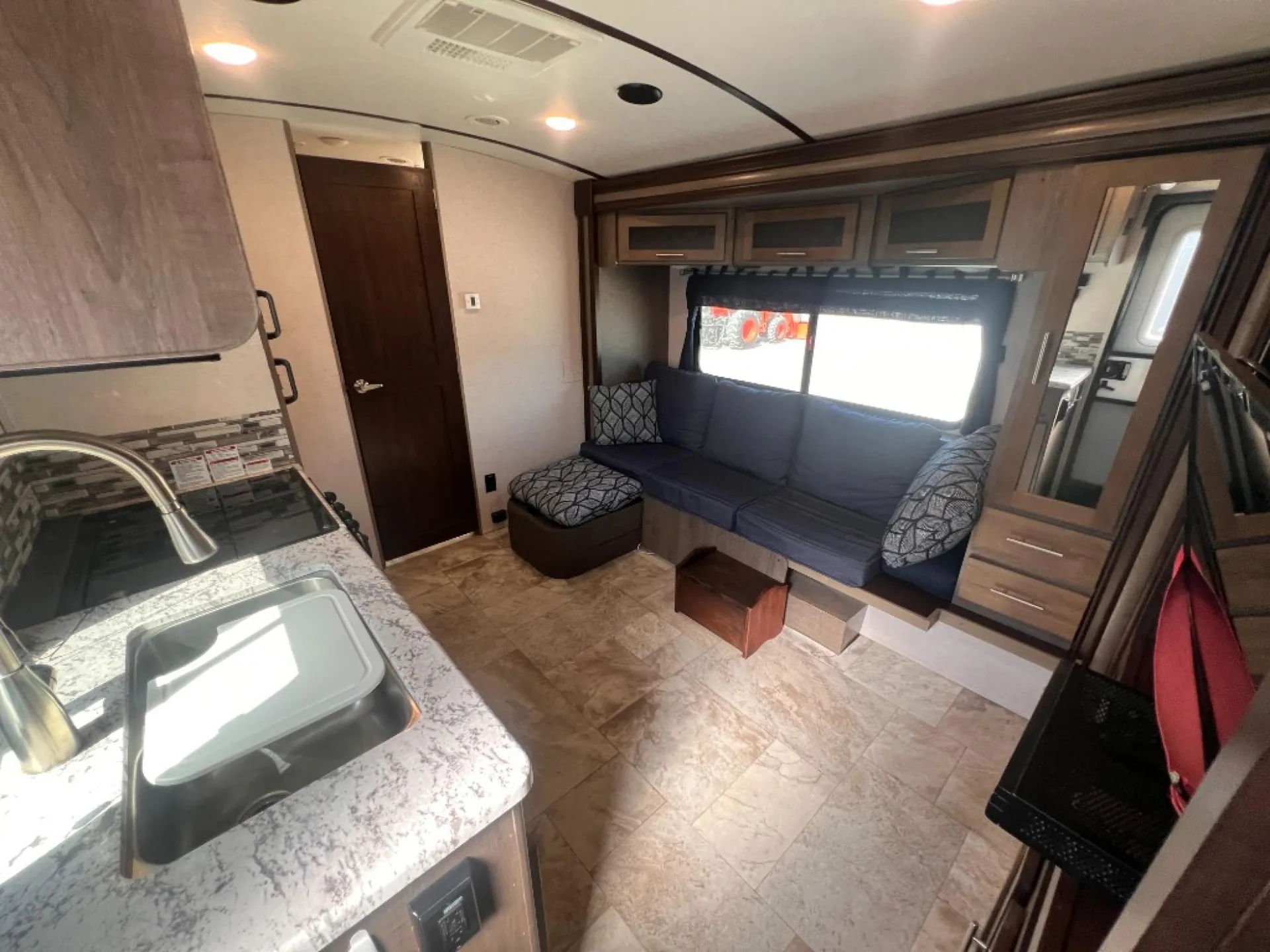 2017 Forest River Surveyor 220RBS — Photo 7