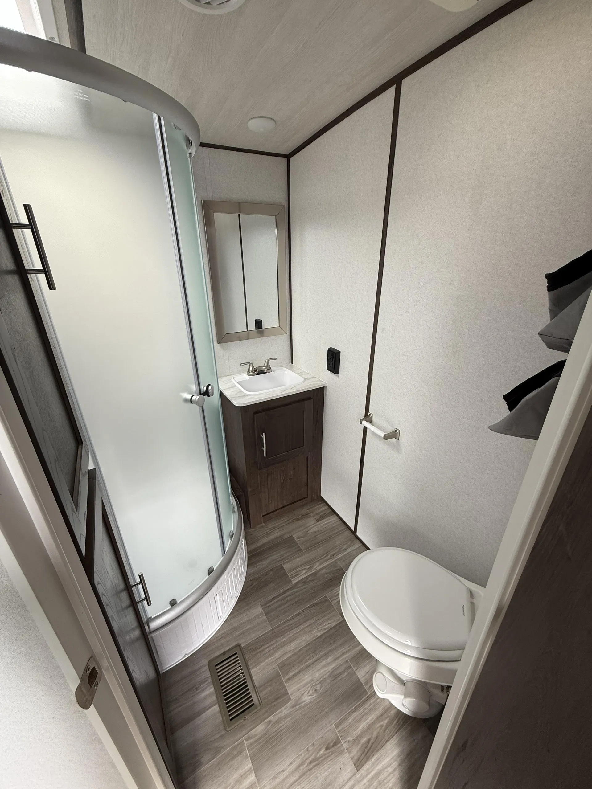 2019 Forest River Salem Hemisphere Lite 282RK — Photo 7