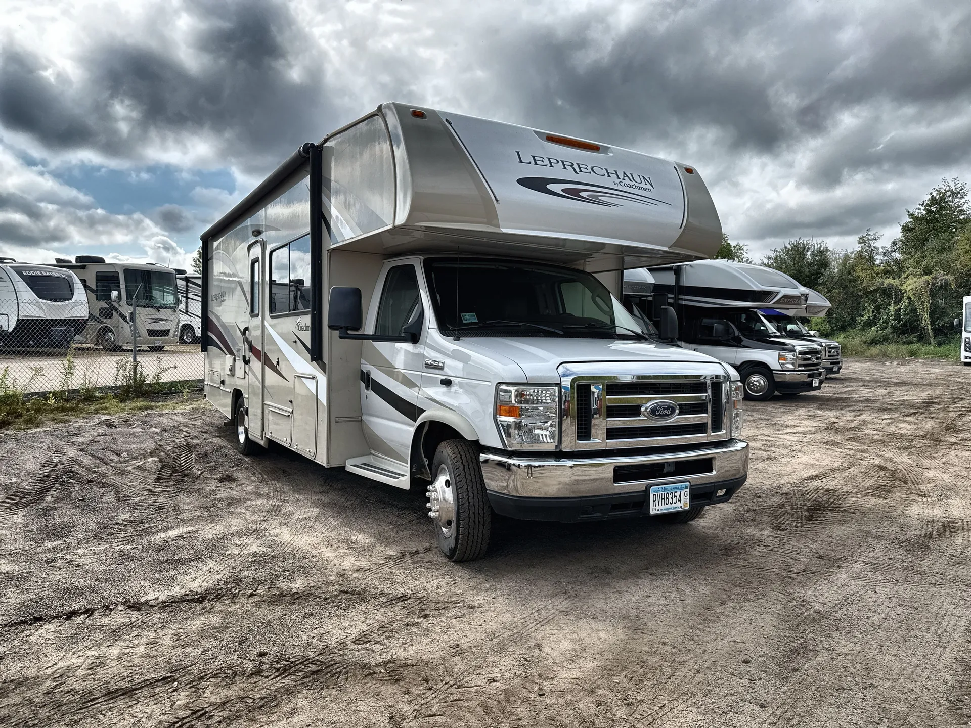 2017 Coachmen Leprechaun 260DS - Photo 2