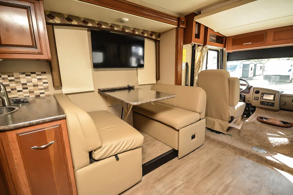 2017 Fleetwood Flair 30P, Photos photo 13