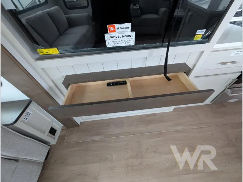 2027 Alliance RV Avenue 32RLS - Photo 4