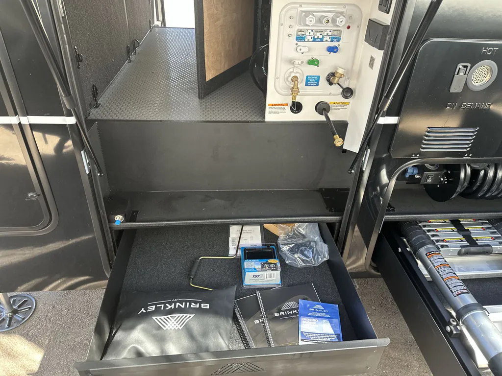 2026 Brinkley Model G 4100, Photos photo 17
