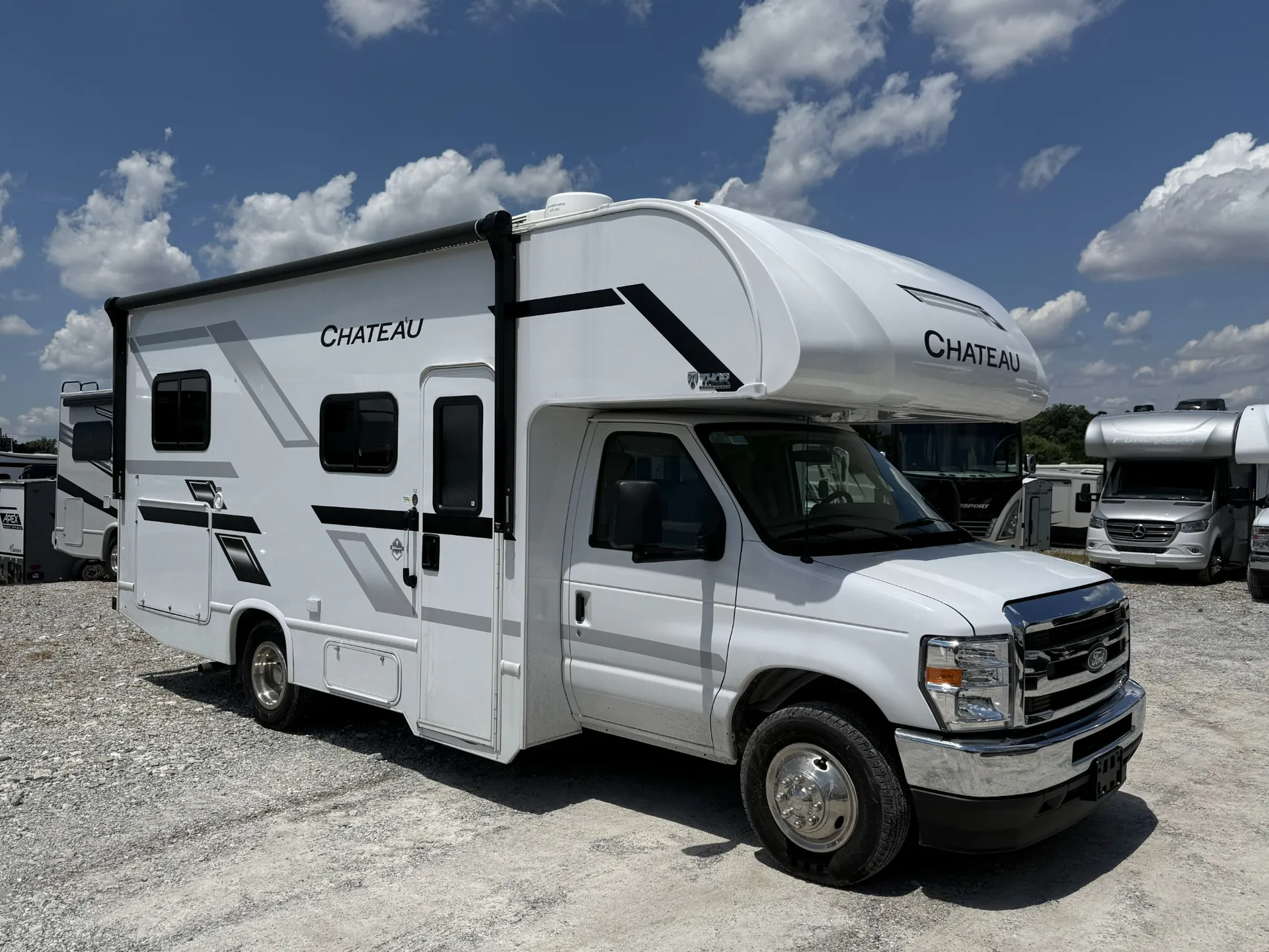 2026 Thor Motor Coach Chateau 21Z - Photo 2