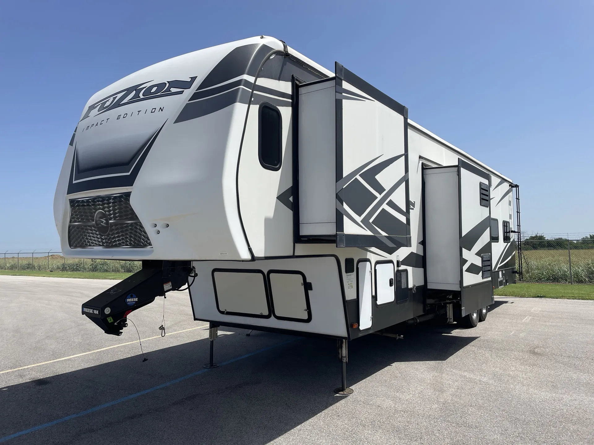 2020 Keystone Impact 367 — front