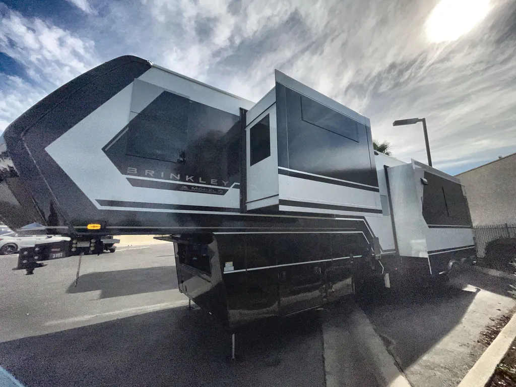 2026 Brinkley Model G 4150, Photos photo 3