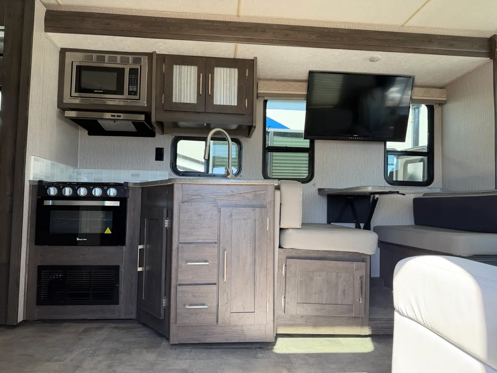 2023 Coachmen Pursuit 31BH, Photos photo 3