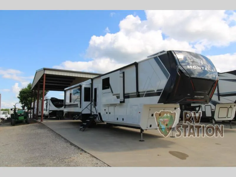 2026 Keystone Montana 3900RK - Photo 2