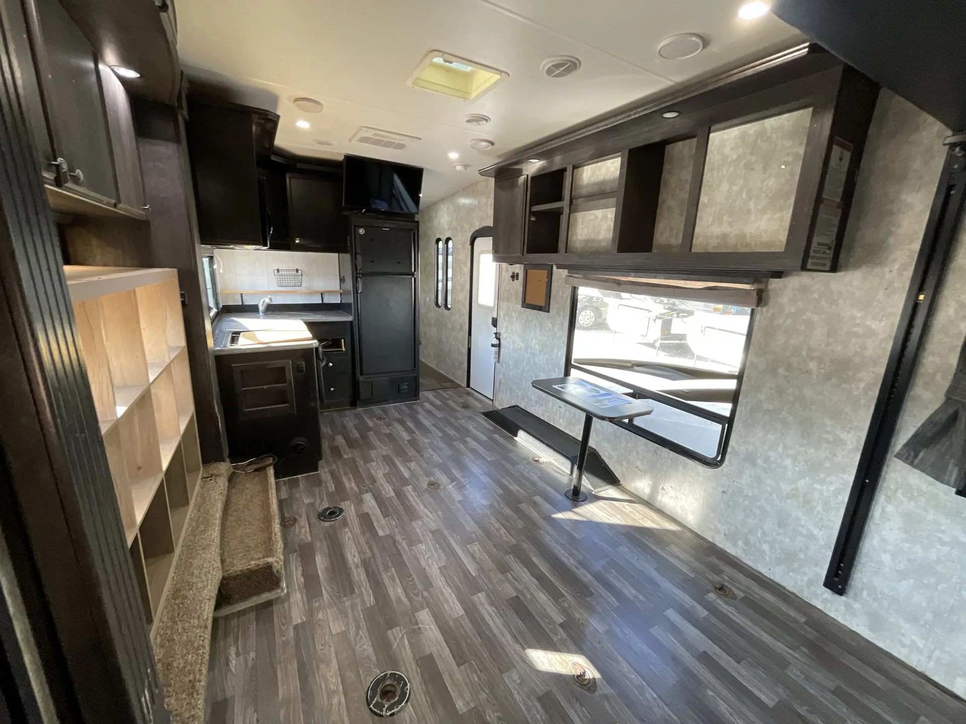 2018 Eclipse Iconic Widelite 2816SWG — living area main