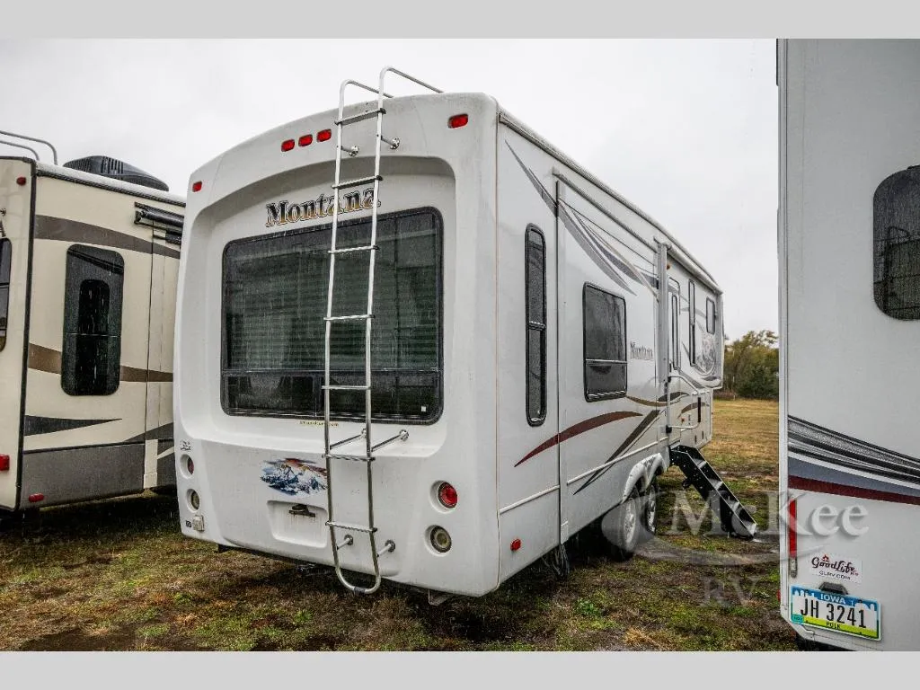 2011 Keystone Montana 3100RL - Photo 4