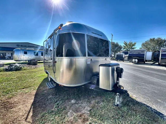 2024 Airstream Bambi 16RB - Photo 2