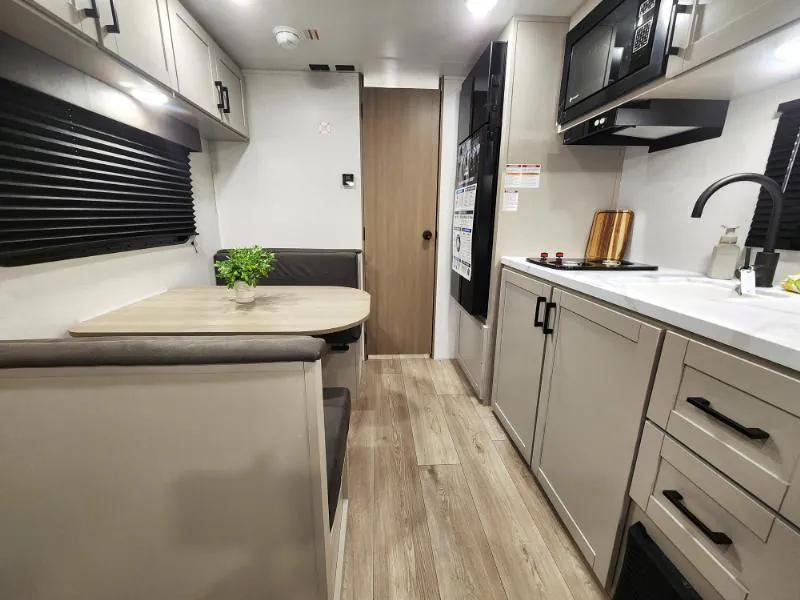 2027 Jayco Jay Flight 175FQ, Photos photo 3