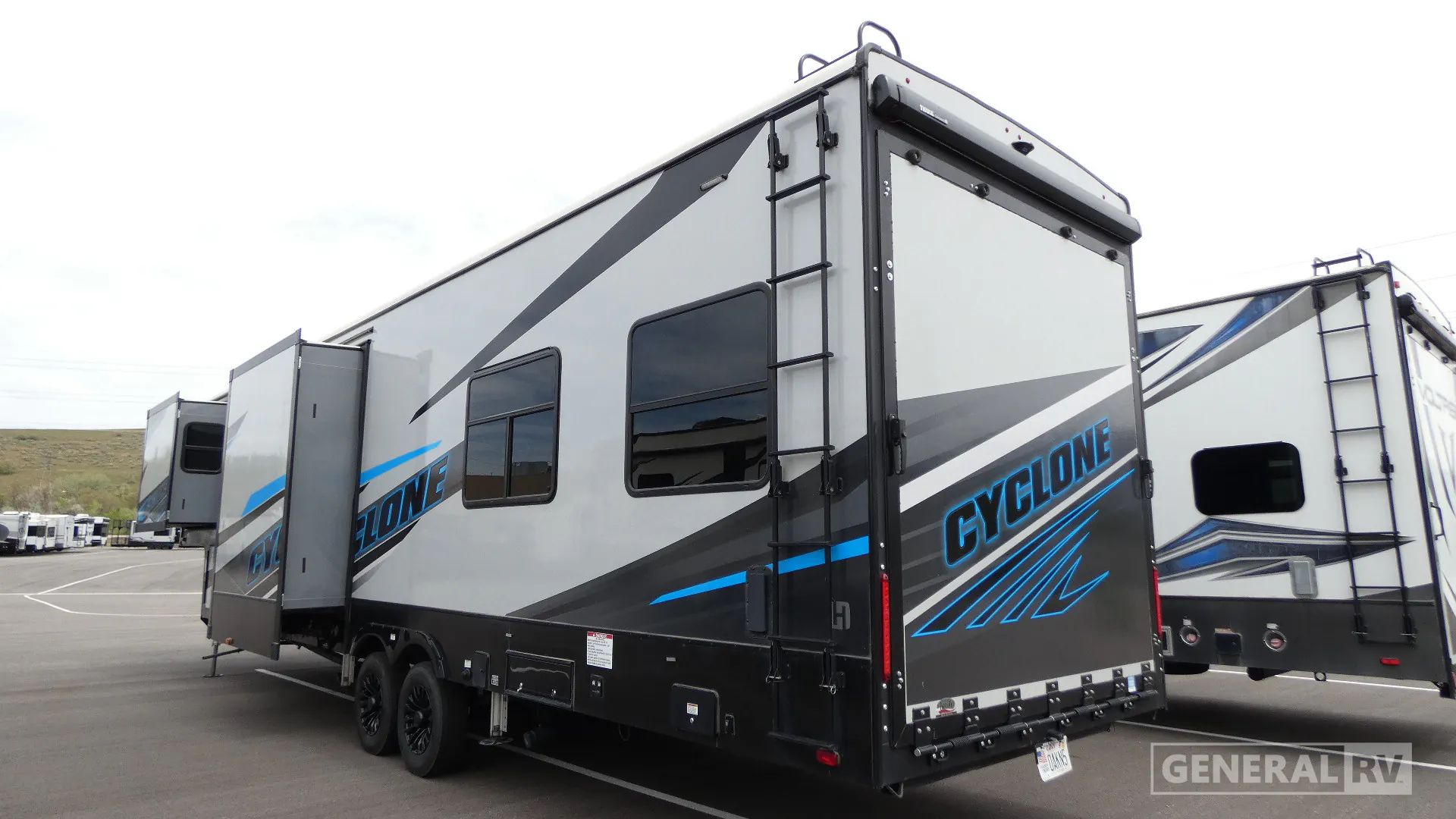 2024 Heartland Cyclone 3714 - Photo 4