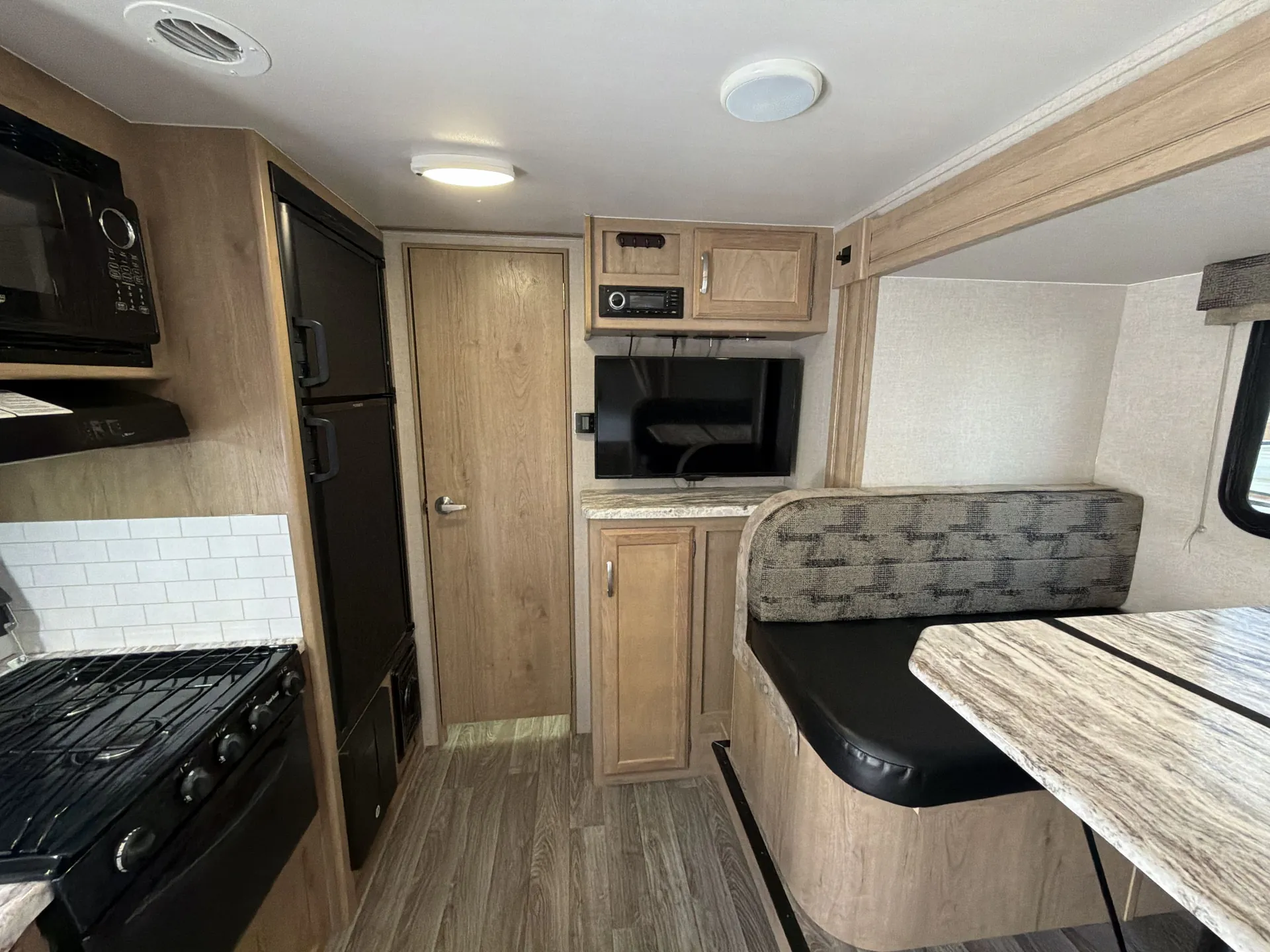 2019 Winnebago Micro Minnie 2108TB — living area main