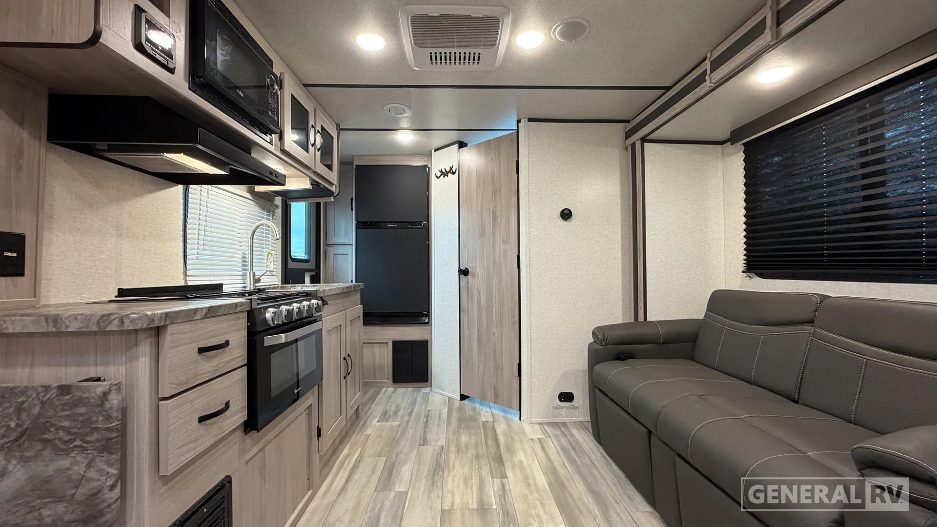 2022 Coachmen Northern Spirit XTR 1840RBX - Photo 3