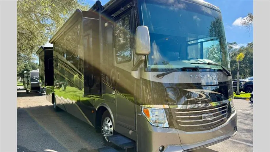2016 Newmar Ventana 4037 - Photo 2