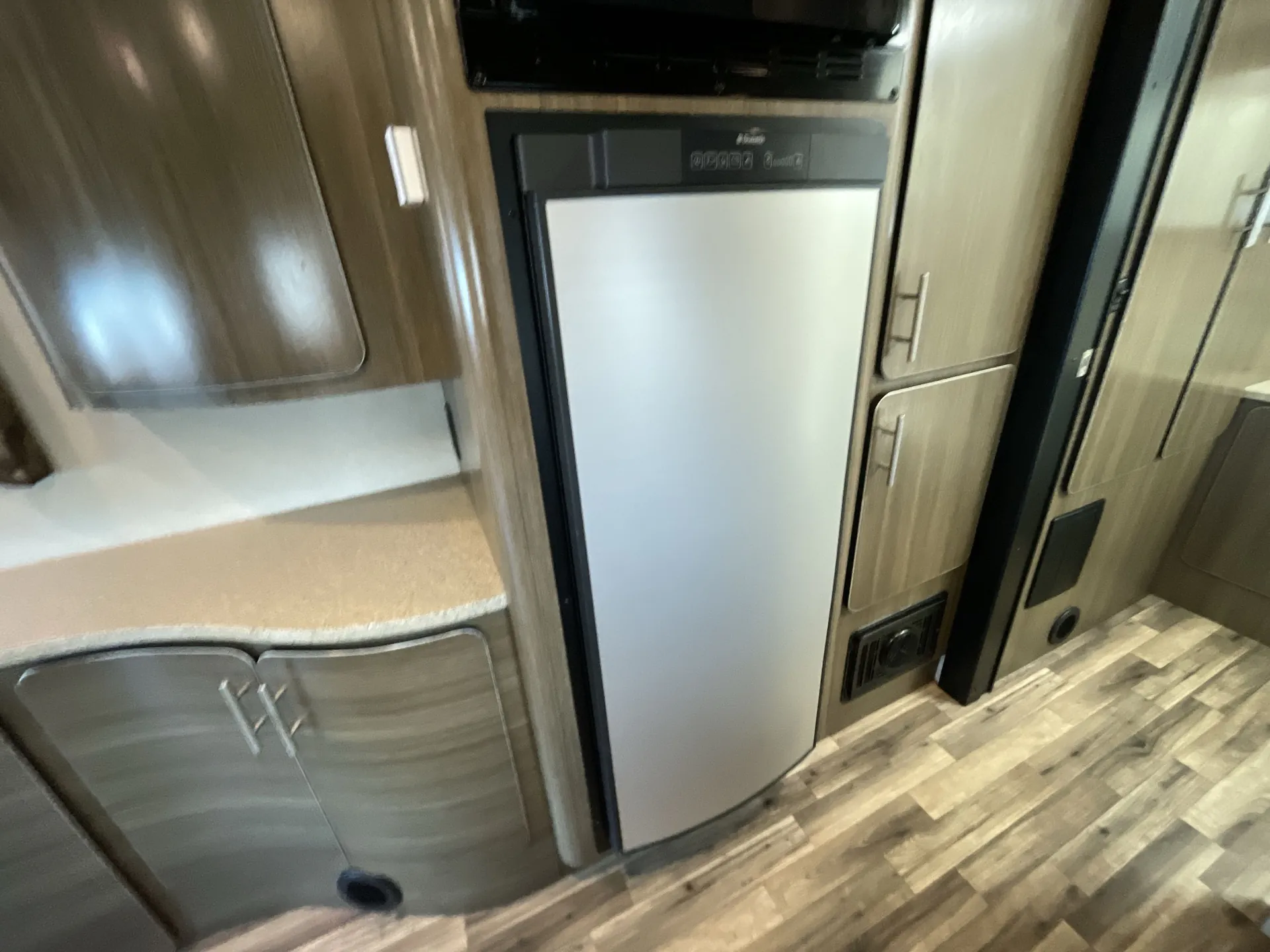 2015 Renegade RV Villagio 25TBS dealer photo 8 from Camping World