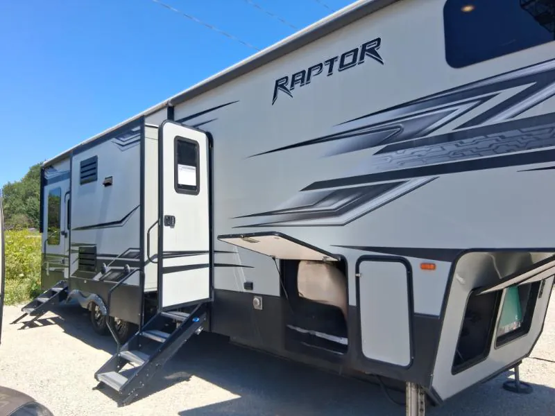 2017 Keystone Raptor 362 - Photo 4