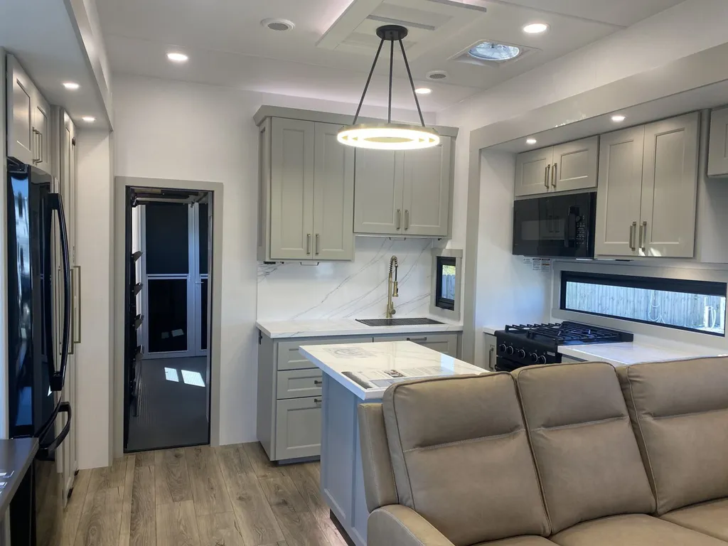 2026 Brinkley Model G 3970, Photos photo 13