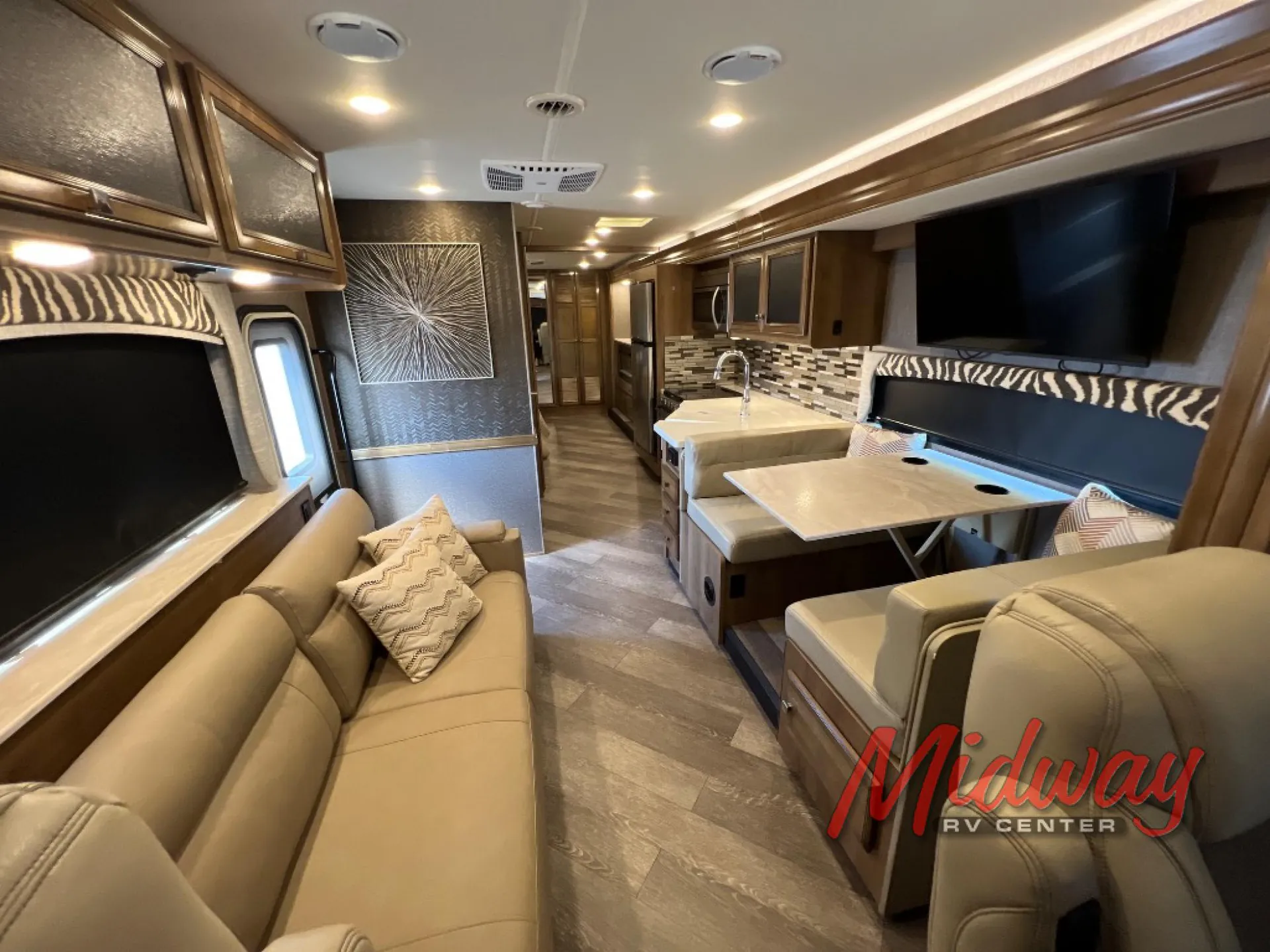 2021 Fleetwood Fortis 32RW - Photo 4