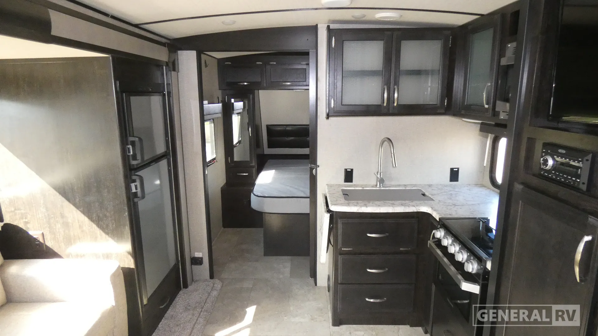 2019 Grand Design Imagine 2400BH - Photo 3