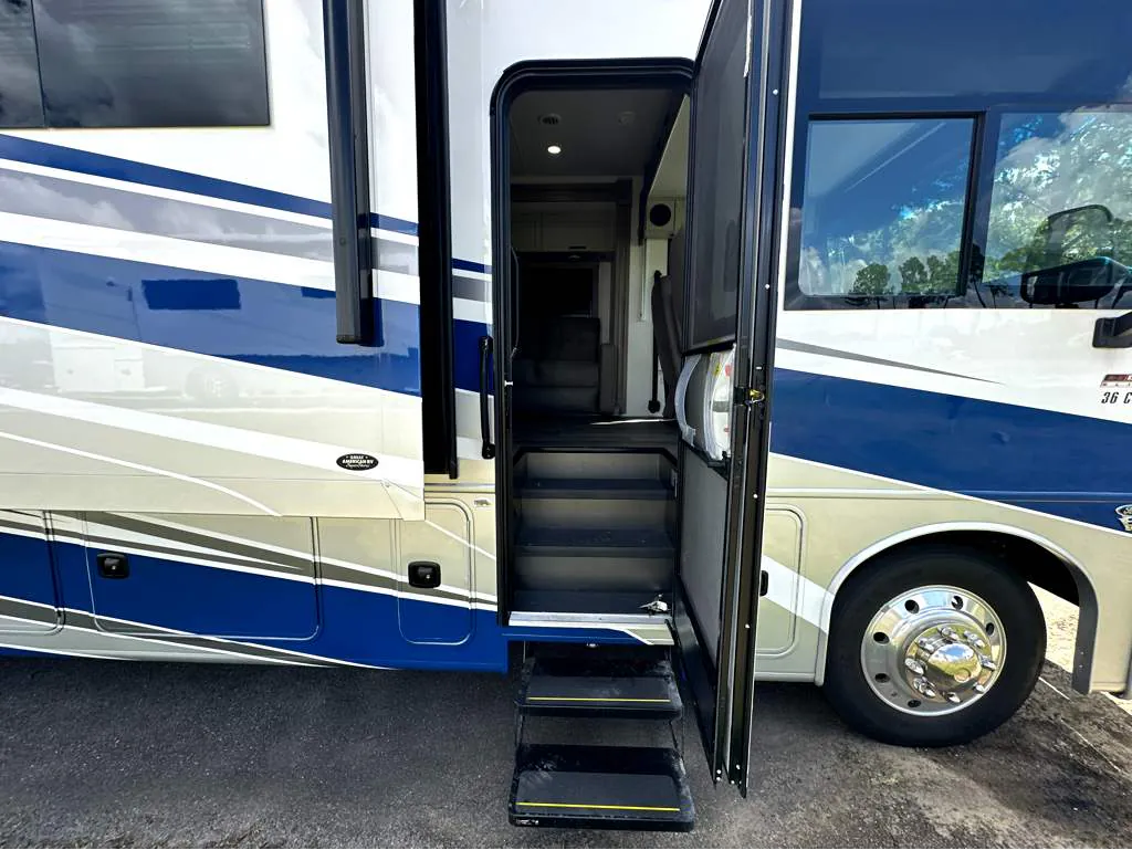 2027 Entegra Coach Vision XL 36C, Photos photo 8