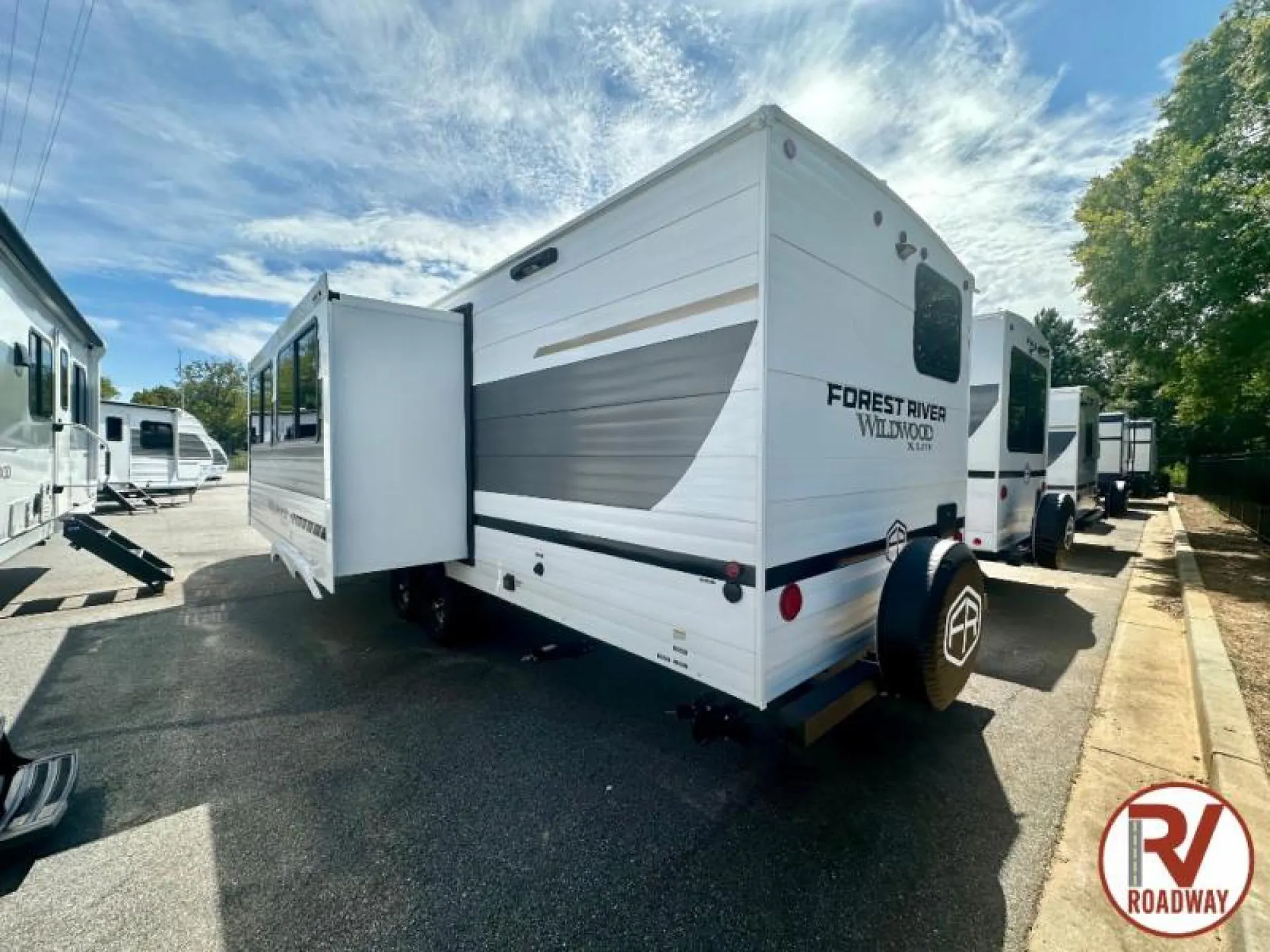 2025 Forest River Wildwood X-Lite 26ICE - Photo 3