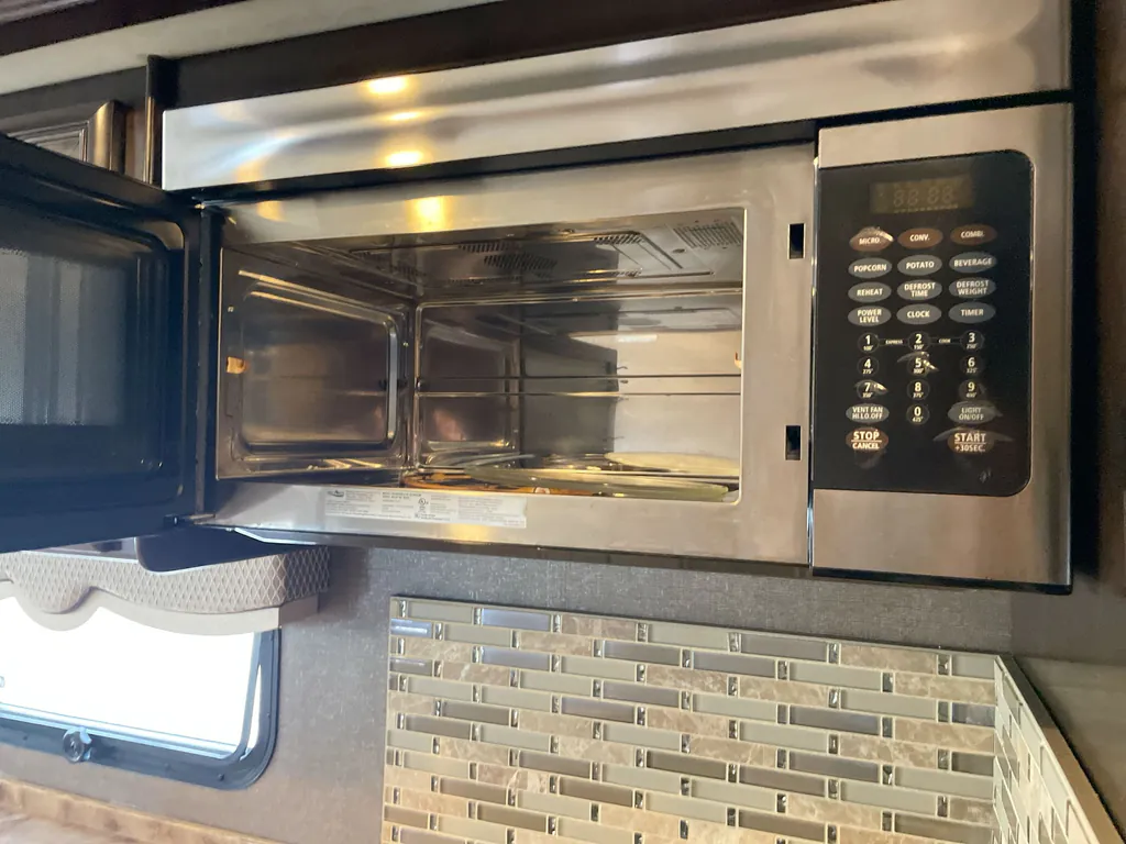 2017 Thor Motor Coach Challenger 37YT, Photos photo 40