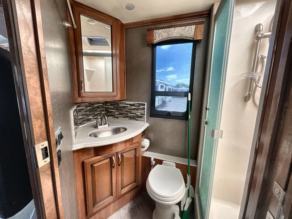 2019 Fleetwood Pace Arrow 38N, Photos photo 46