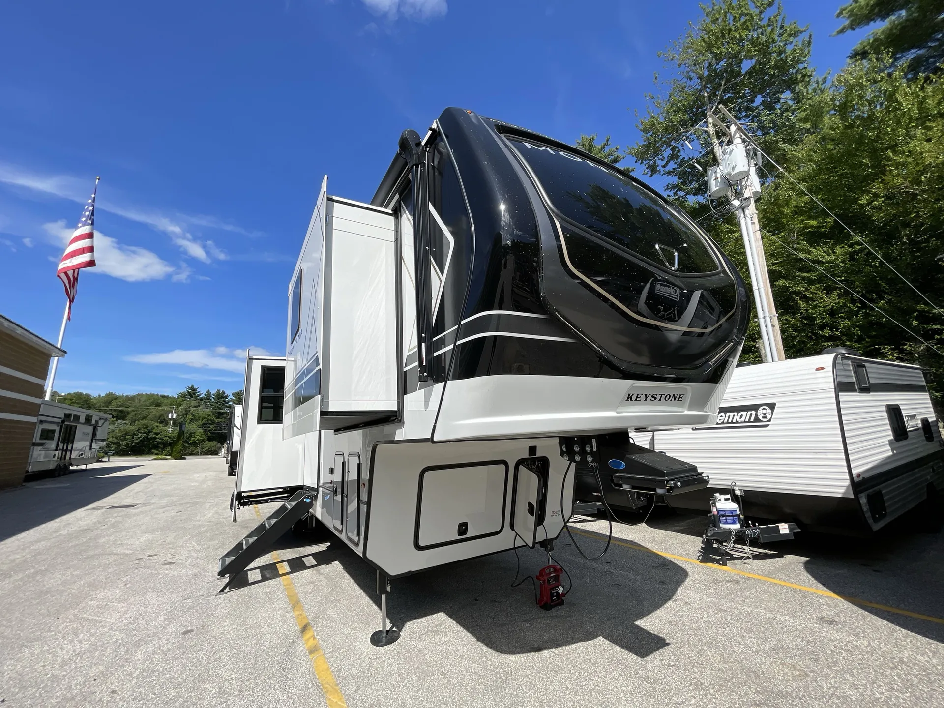 2026 Keystone Montana 3795FK - Photo 2