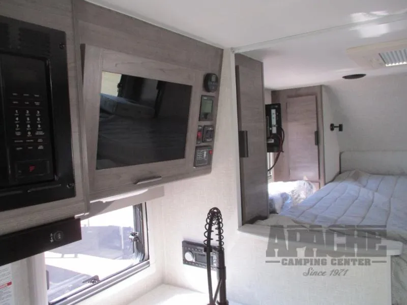 2027 Lance Lance Truck Campers New    850 - Photo 4