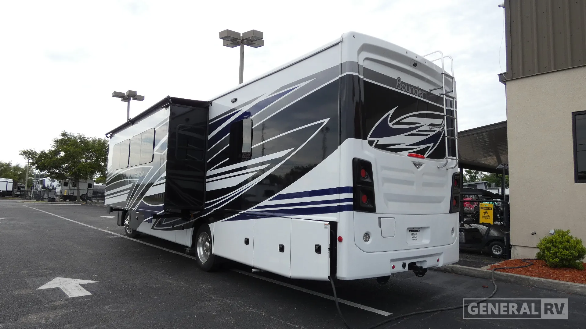 2026 Fleetwood Bounder 35K - Photo 4