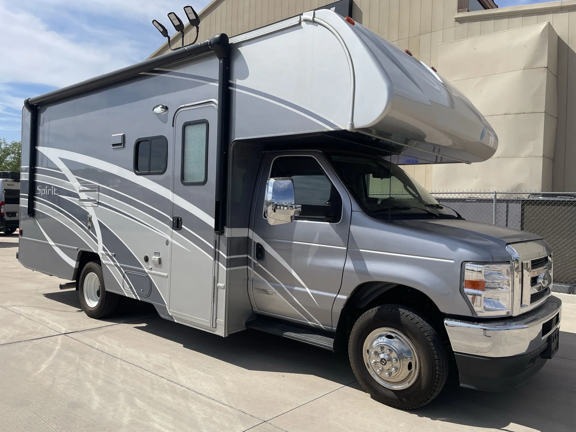 2024 Winnebago Spirit 22M - Photo 2