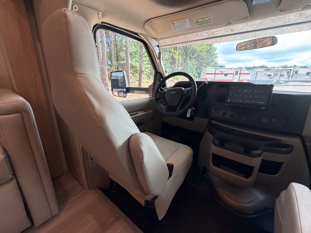 2027 Thor Motor Coach Quantum HS31, Photos photo 39