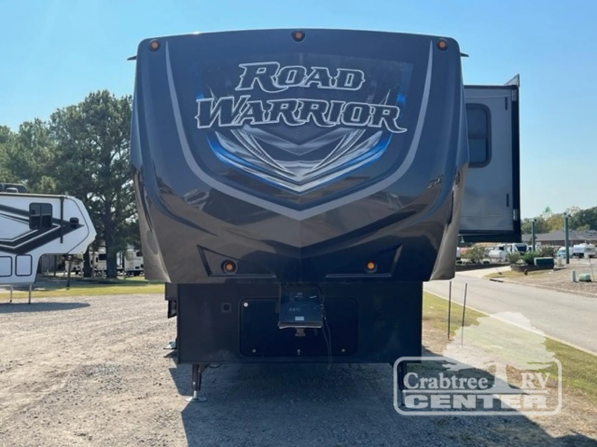 2016 Heartland Road Warrior 425 - Photo 4