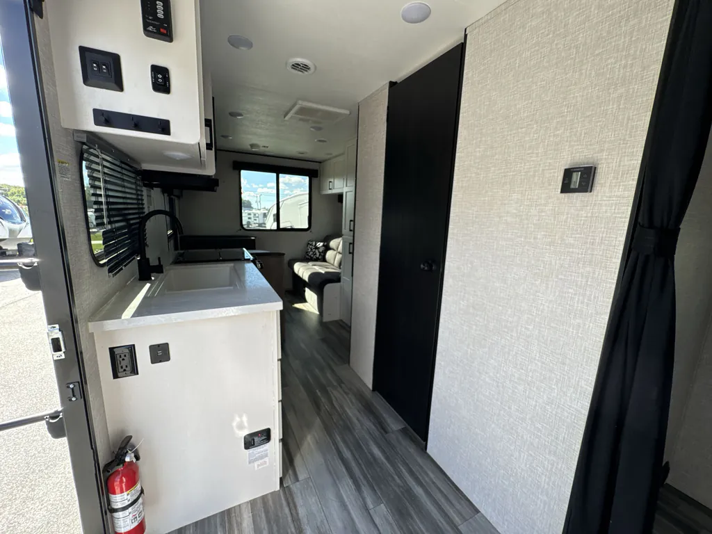2025 Jayco Jay Flight SLX 210QB, Photos photo 2