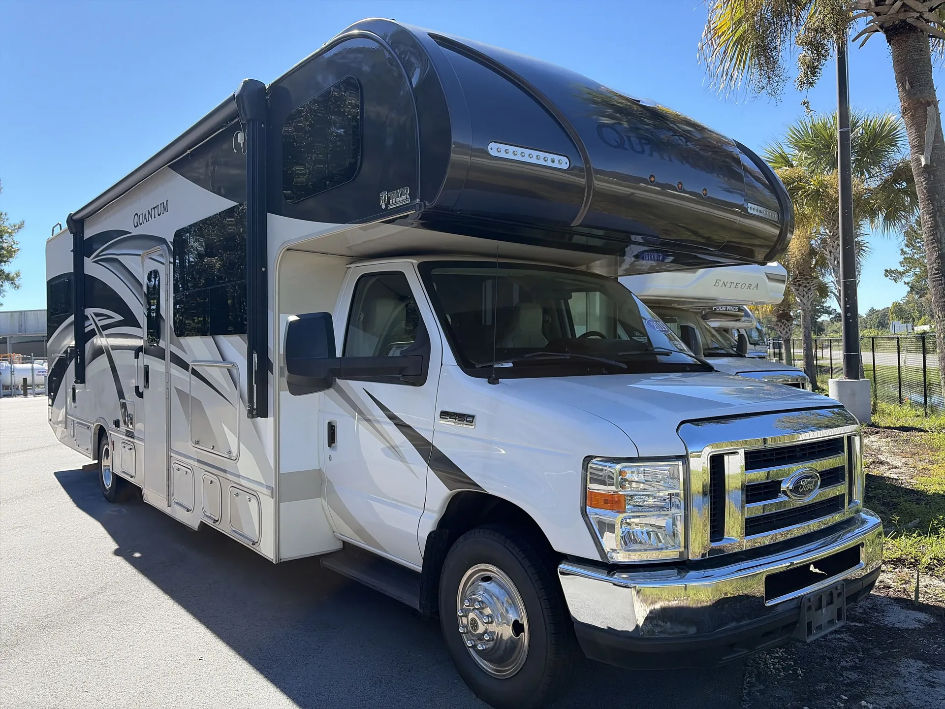 2019 Thor Motor Coach Quantum LF31 - Photo 2