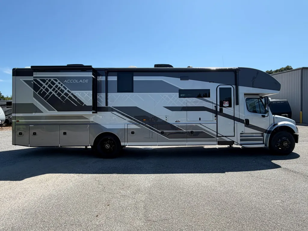 2027 Entegra Coach Accolade 37K, Photos photo 9
