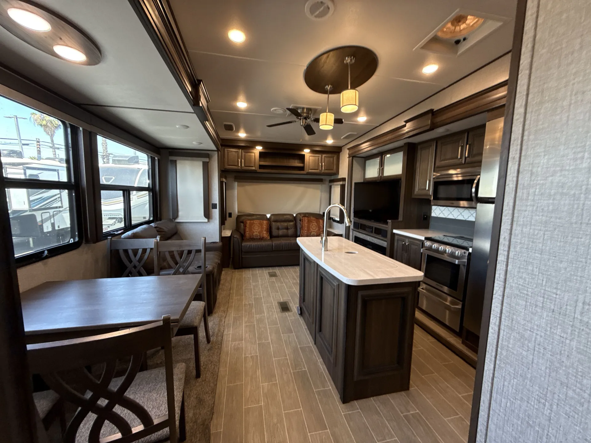 2020 Keystone Avalanche 365MB — living area main