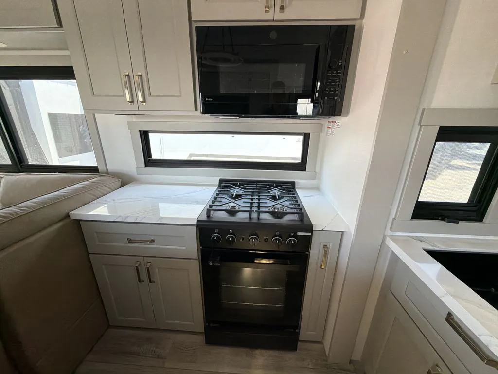 2026 Brinkley Model G 4150, Photos photo 16