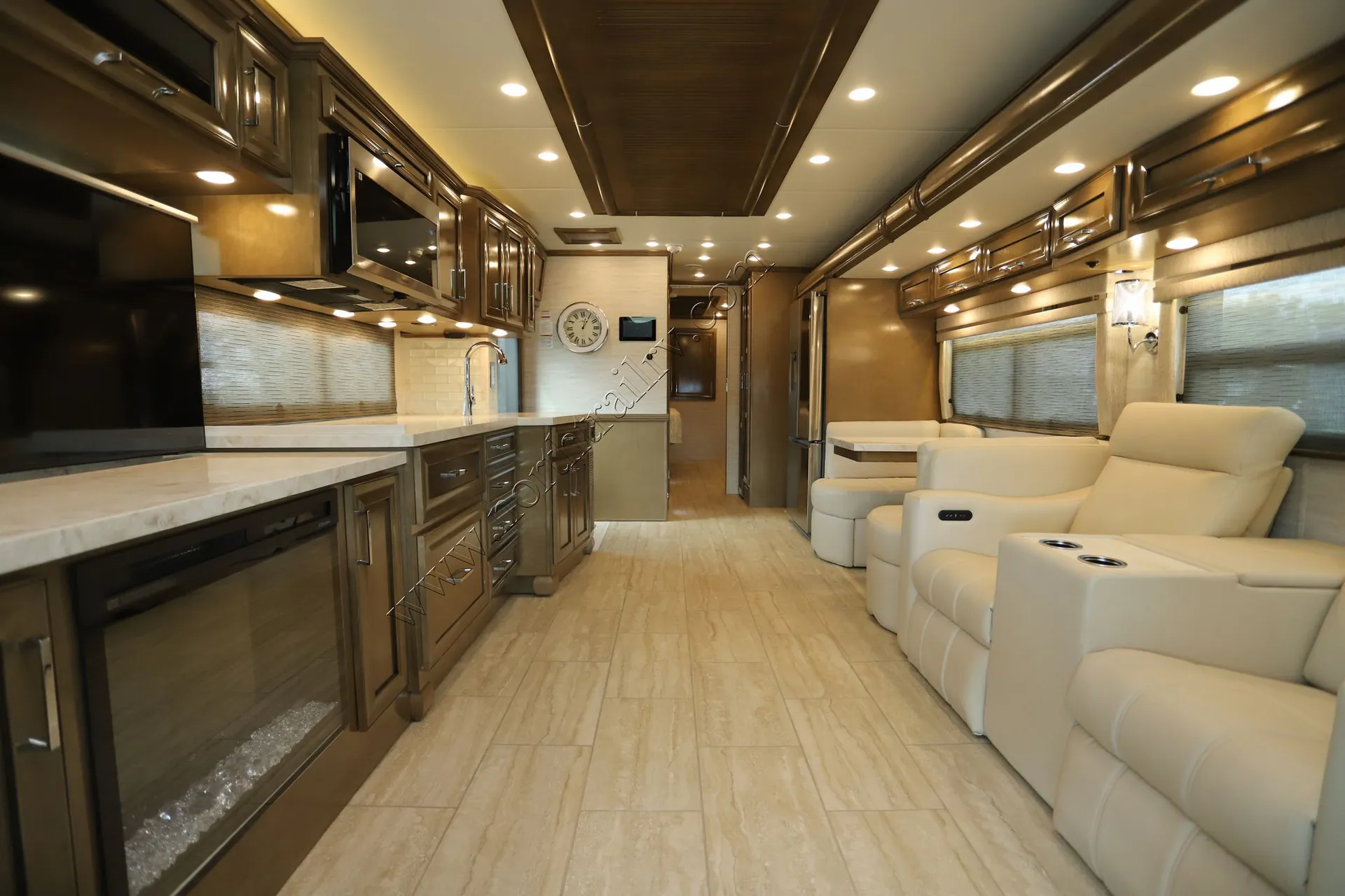 2027 Newmar Supreme Aire 4129 - Photo 4