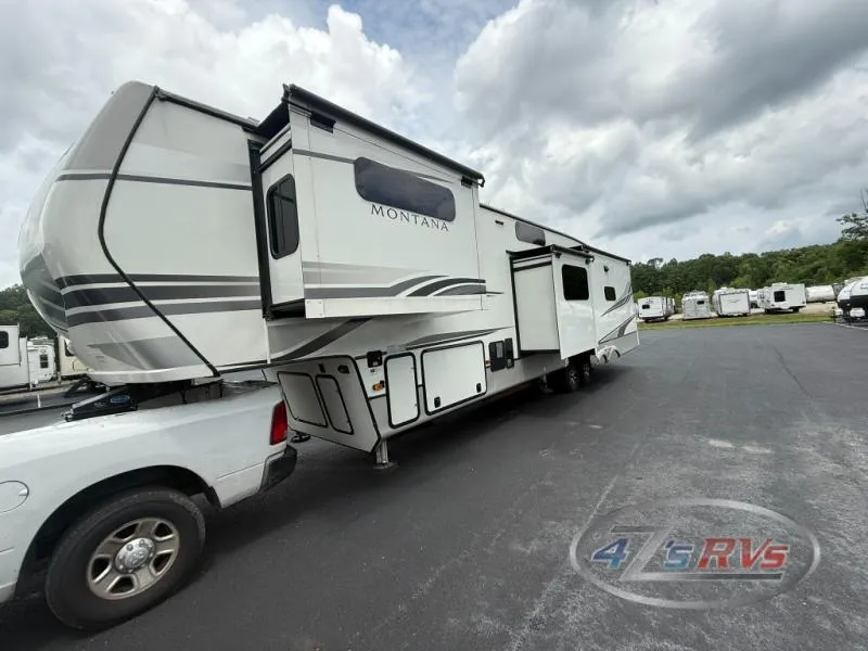 2022 Keystone Montana 3855BR - Photo 3