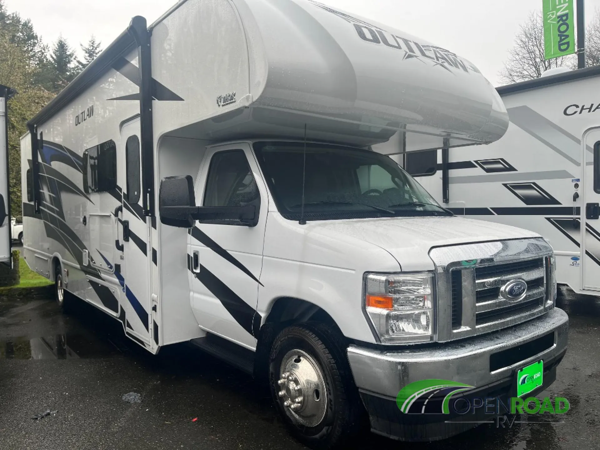 2025 Thor Motor Coach Outlaw 29T - Photo 2