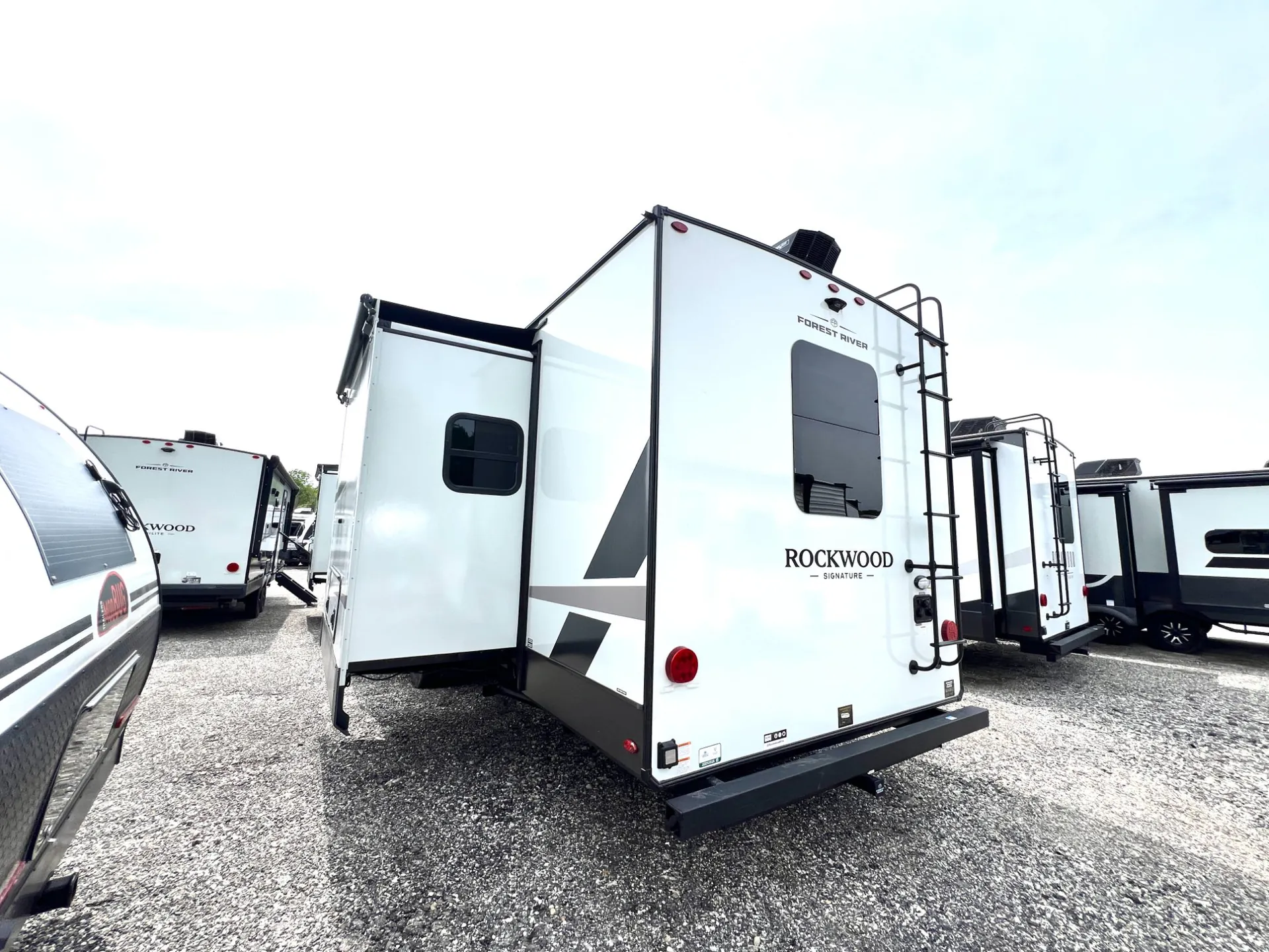 2026 Forest River Rockwood Signature 8421DB - Photo 4