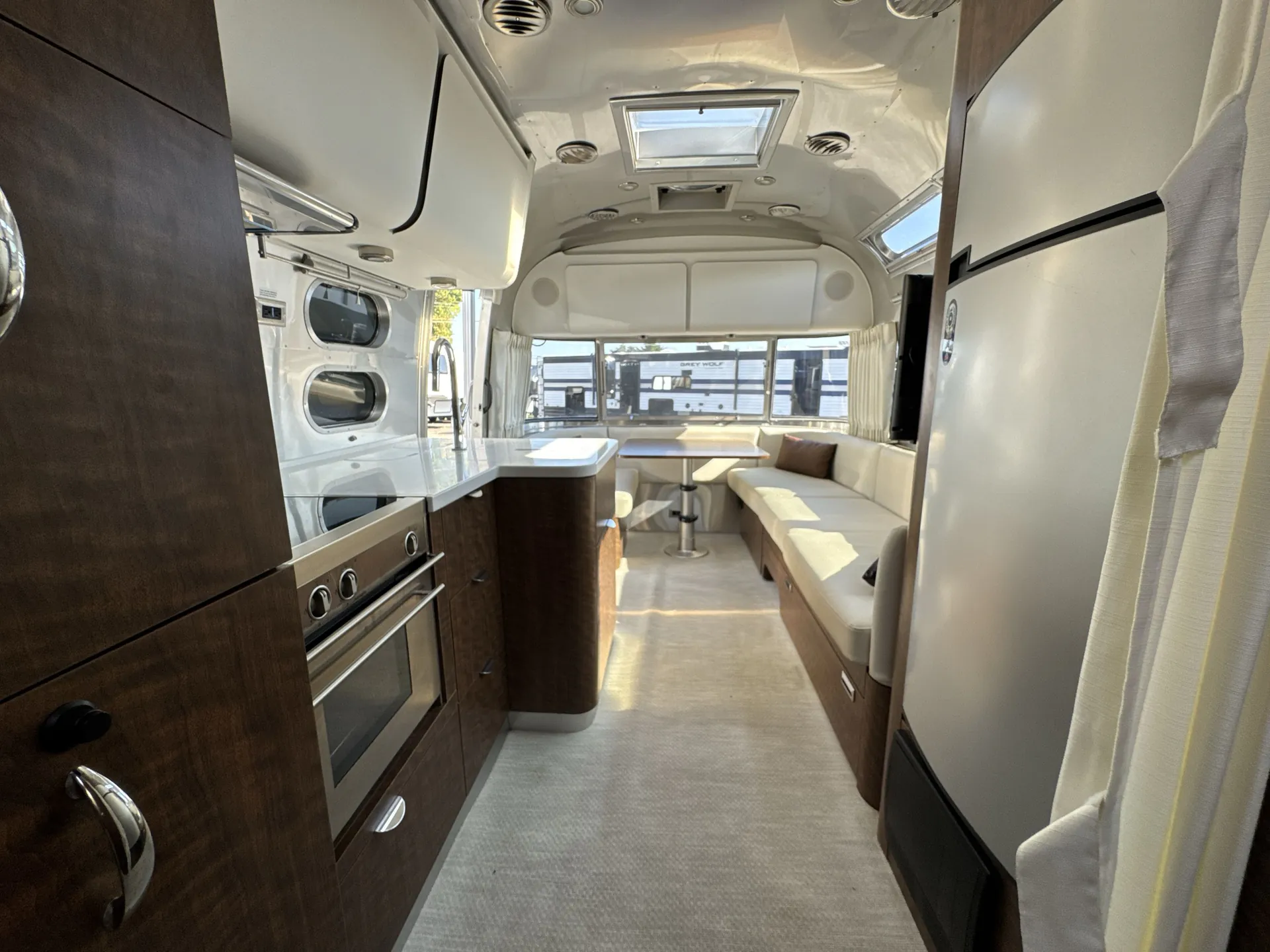 2019 airstream Globetrotter 27FB Twin — living area main