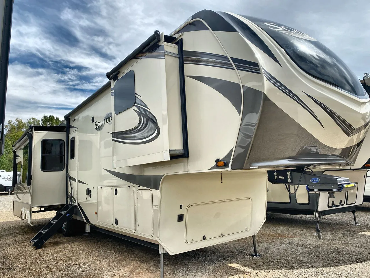2021 Grand Design Solitude 385GK-R - Photo 2